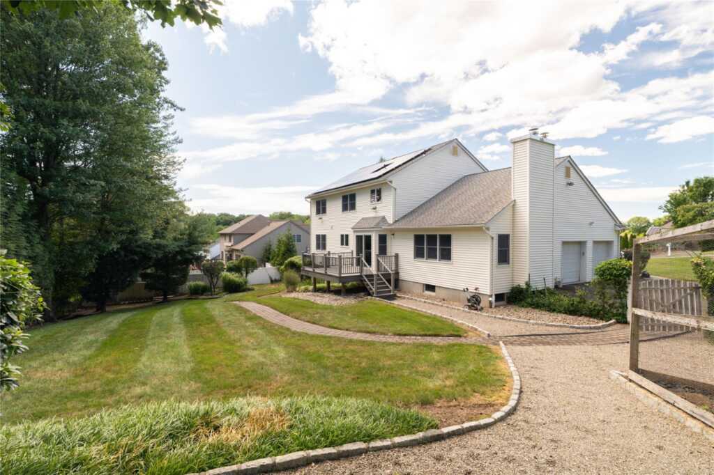 18 Blue Heron Road, Nanuet, NY 10954 - Photo 43 of 45
