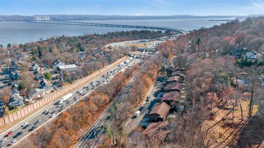 15 Longview Court, Unit #15, Nyack, NY 10960 - Photo 2 of 34