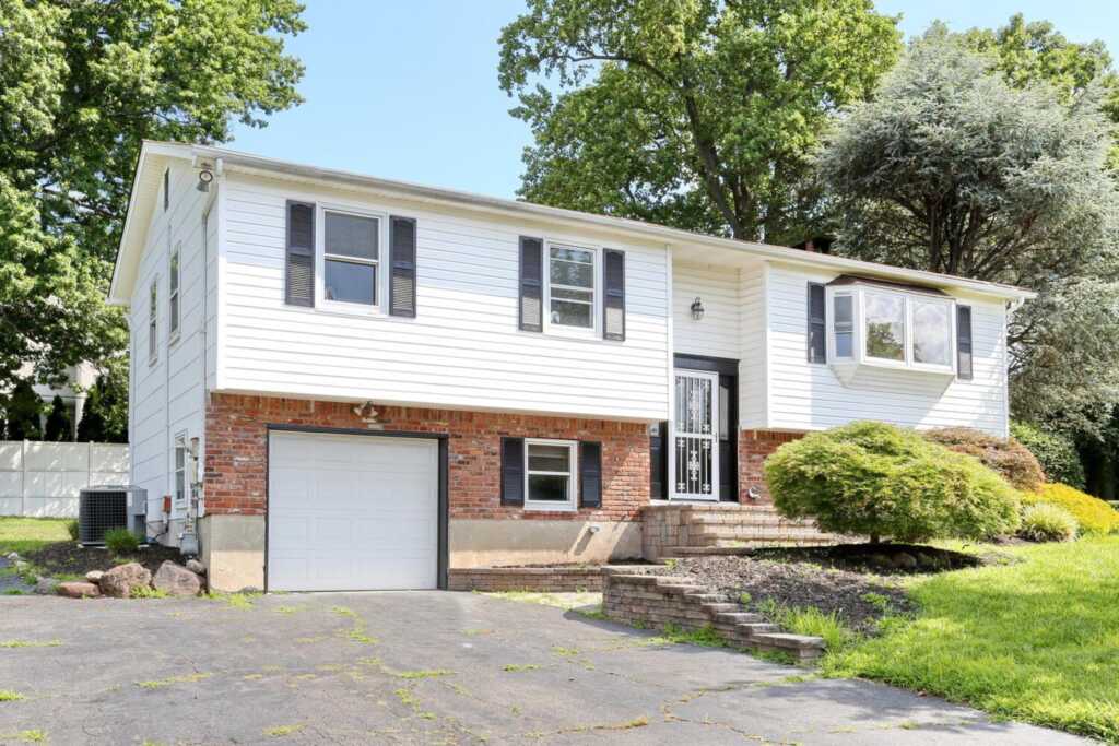 144 Lake Nanuet Drive, Nanuet, NY 10954 - Photo 2 of 30