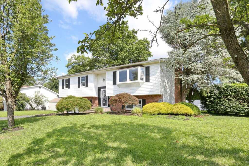 144 Lake Nanuet Drive, Nanuet, NY 10954 - Photo 3 of 30