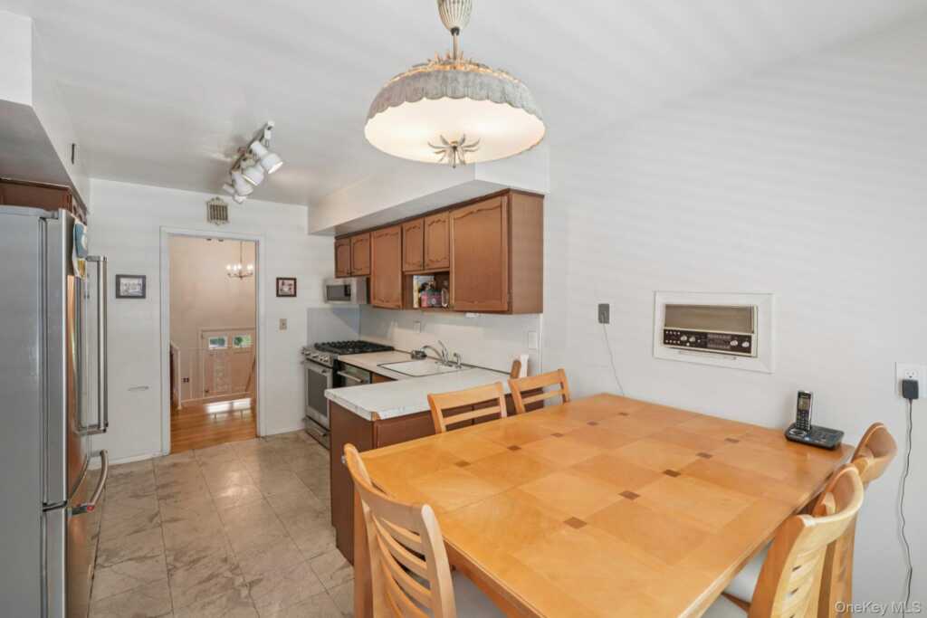 3 Old Farm Circle, White Plains, NY 10605 - Photo 10 of 47