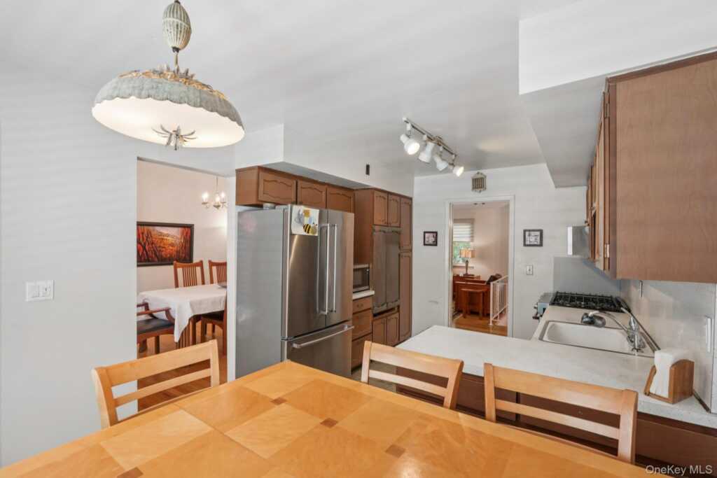 3 Old Farm Circle, White Plains, NY 10605 - Photo 11 of 47