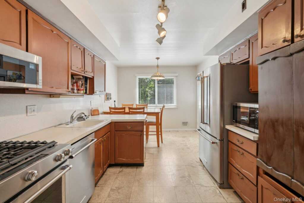 3 Old Farm Circle, White Plains, NY 10605 - Photo 12 of 47