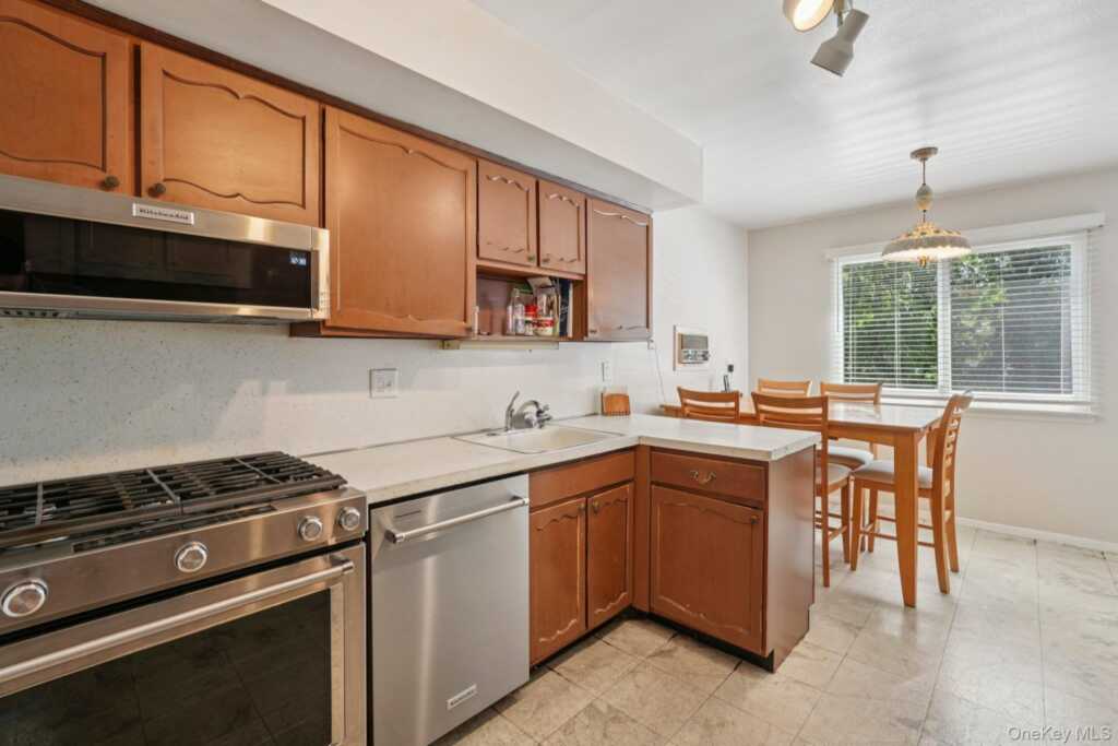 3 Old Farm Circle, White Plains, NY 10605 - Photo 13 of 47