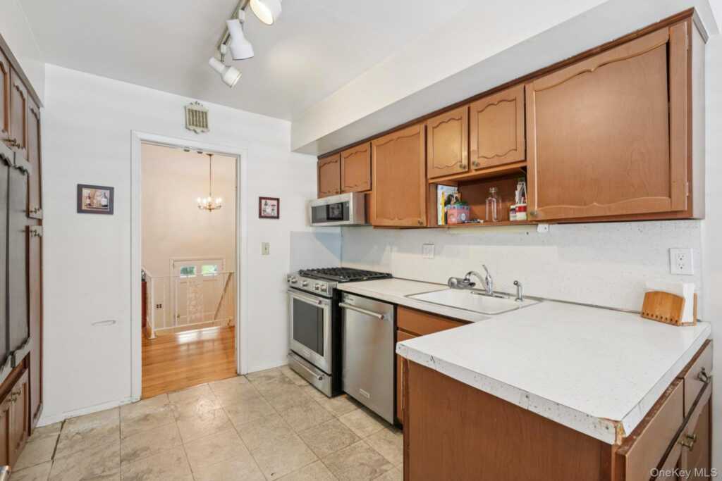 3 Old Farm Circle, White Plains, NY 10605 - Photo 14 of 47