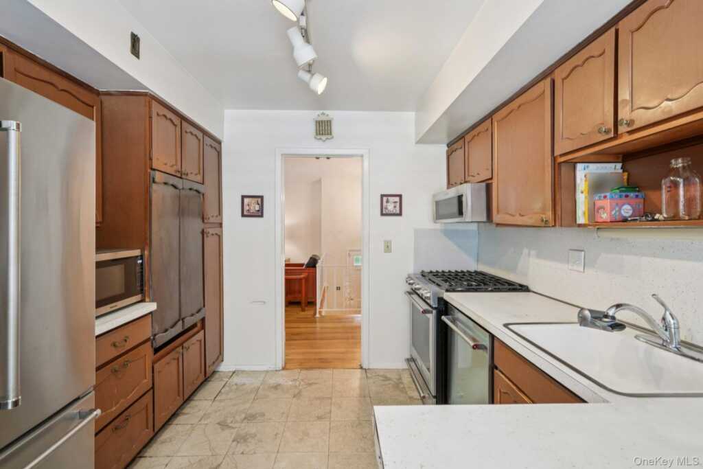 3 Old Farm Circle, White Plains, NY 10605 - Photo 15 of 47