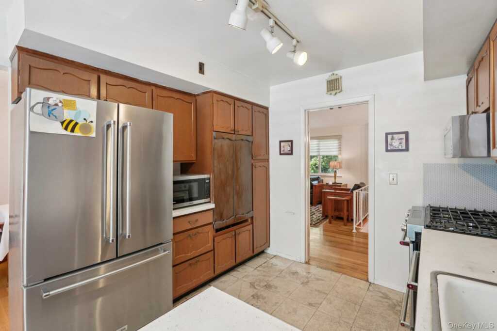 3 Old Farm Circle, White Plains, NY 10605 - Photo 16 of 47