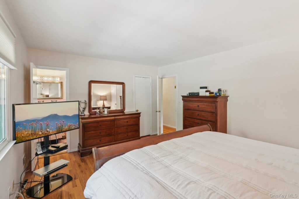 3 Old Farm Circle, White Plains, NY 10605 - Photo 25 of 47