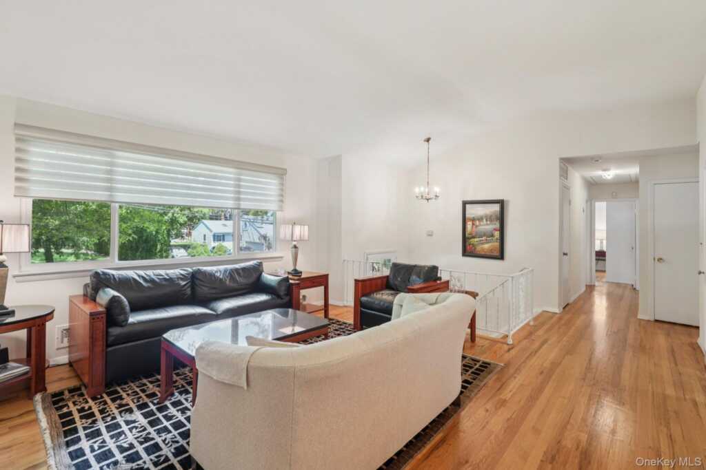 3 Old Farm Circle, White Plains, NY 10605 - Photo 3 of 47
