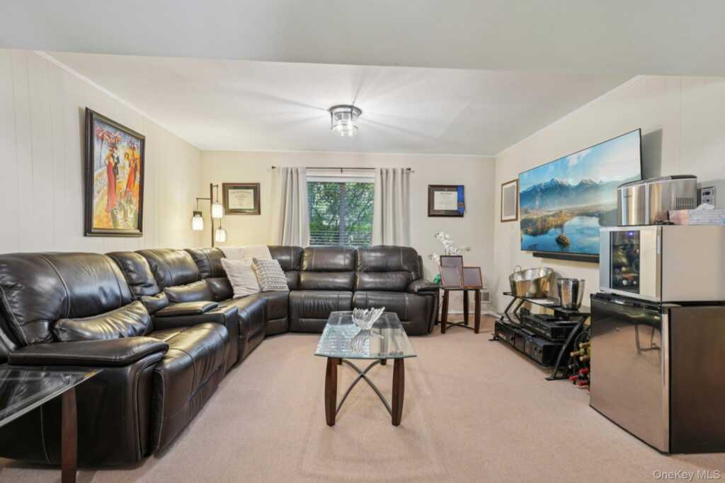 3 Old Farm Circle, White Plains, NY 10605 - Photo 31 of 47