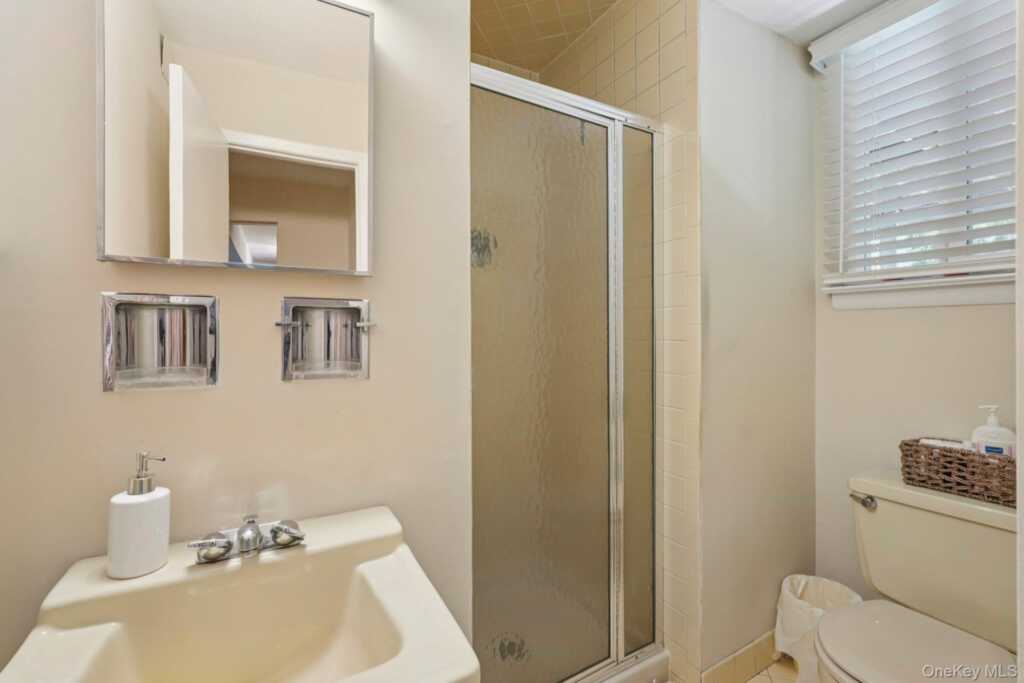 3 Old Farm Circle, White Plains, NY 10605 - Photo 34 of 47