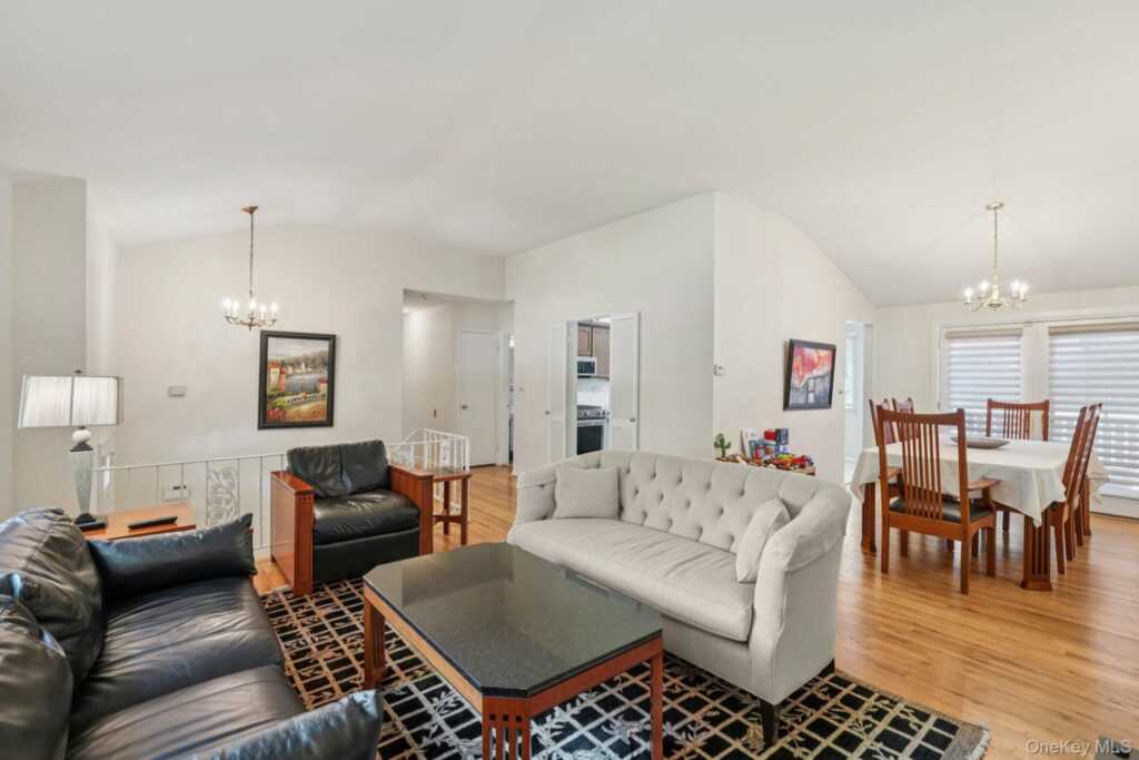 3 Old Farm Circle, White Plains, NY 10605 - Photo 4 of 47