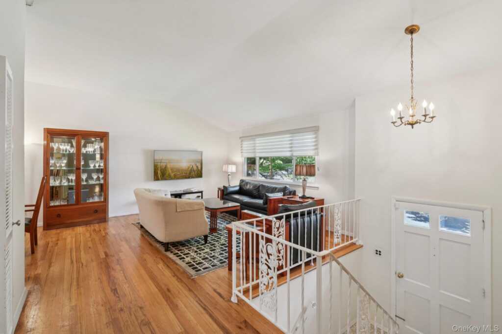 3 Old Farm Circle, White Plains, NY 10605 - Photo 5 of 47