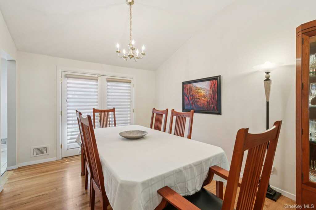 3 Old Farm Circle, White Plains, NY 10605 - Photo 7 of 47