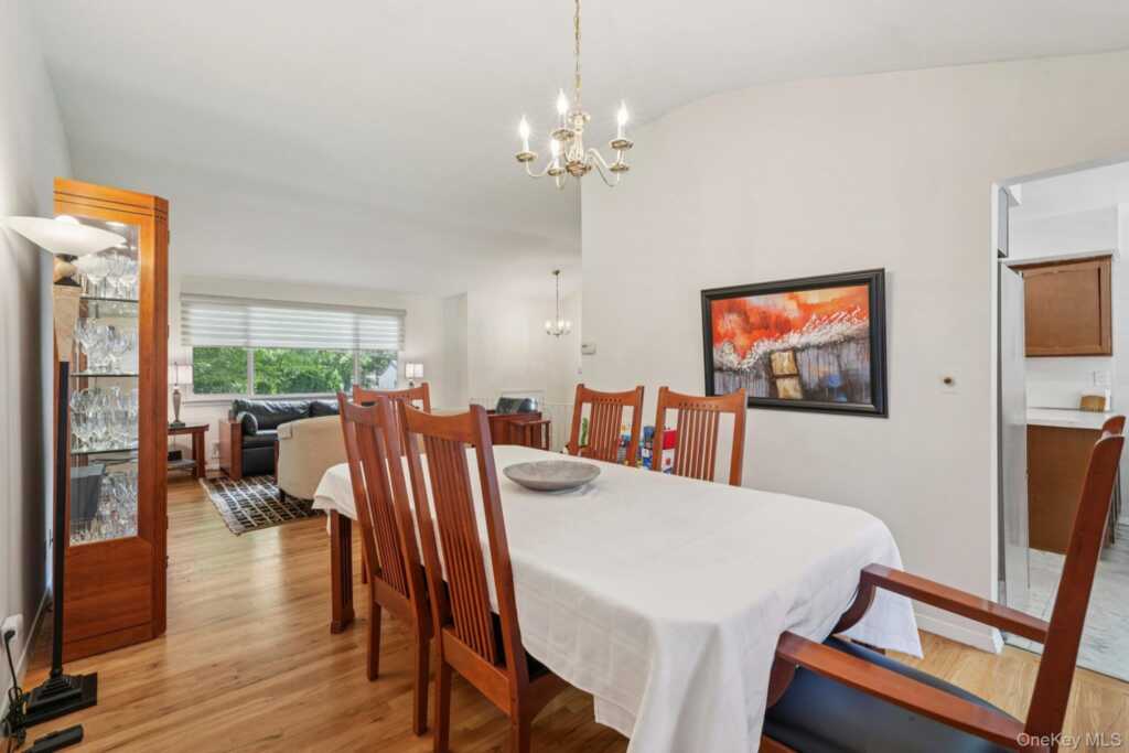 3 Old Farm Circle, White Plains, NY 10605 - Photo 9 of 47