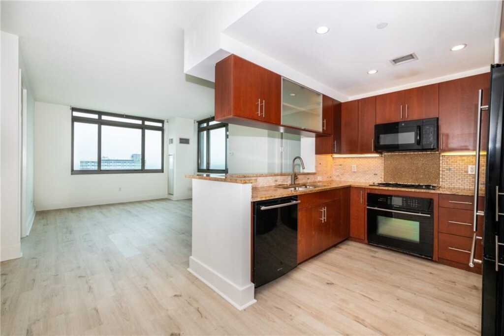 175 Huguenot Street, Unit #2505, New Rochelle, NY 10801 - Photo 4 of 35