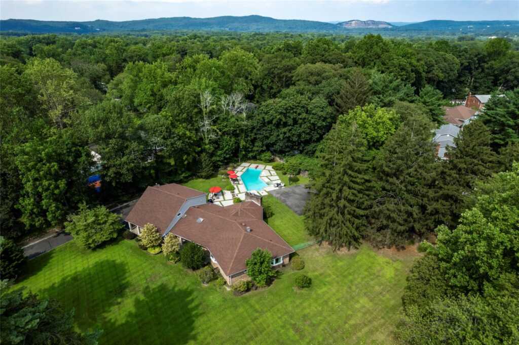 369 Phillips Hill Road, New City, NY 10956 - Photo 3 of 40