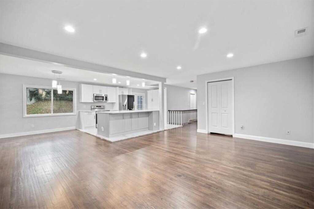 423 Westchester Avenue, White Plains, NY 10604 - Photo 3 of 34