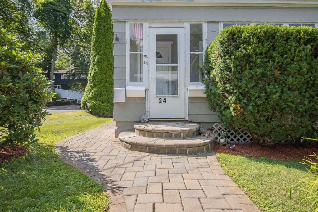 24 Moore Avenue, Pearl River, NY 10965 - Photo 3 of 31