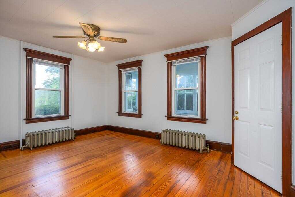 24 Moore Avenue, Pearl River, NY 10965 - Photo 6 of 31