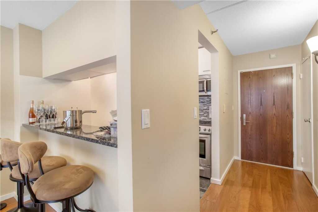 4 Martine Avenue, Unit #809, White Plains, NY 10606 - Photo 2 of 18