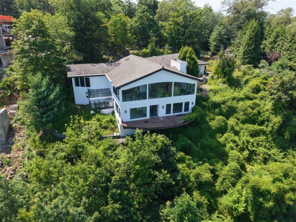 9 Tweed Boulevard, Nyack, NY 10960 - Photo 2 of 5