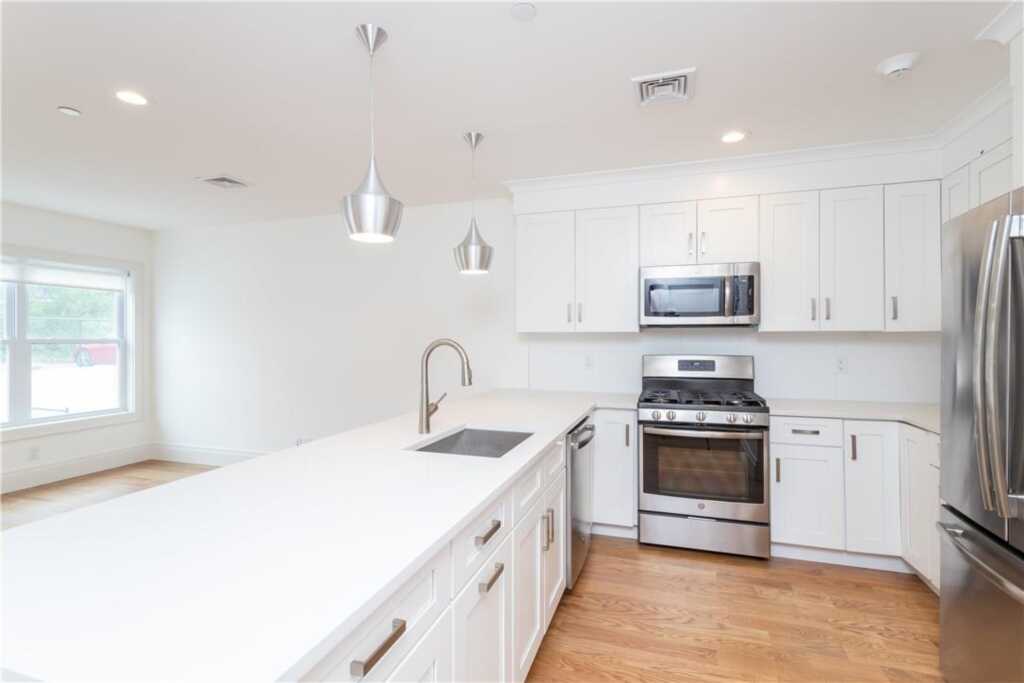 121 Fisher Avenue, Unit #6, White Plains, NY 10606 - Photo 3 of 23