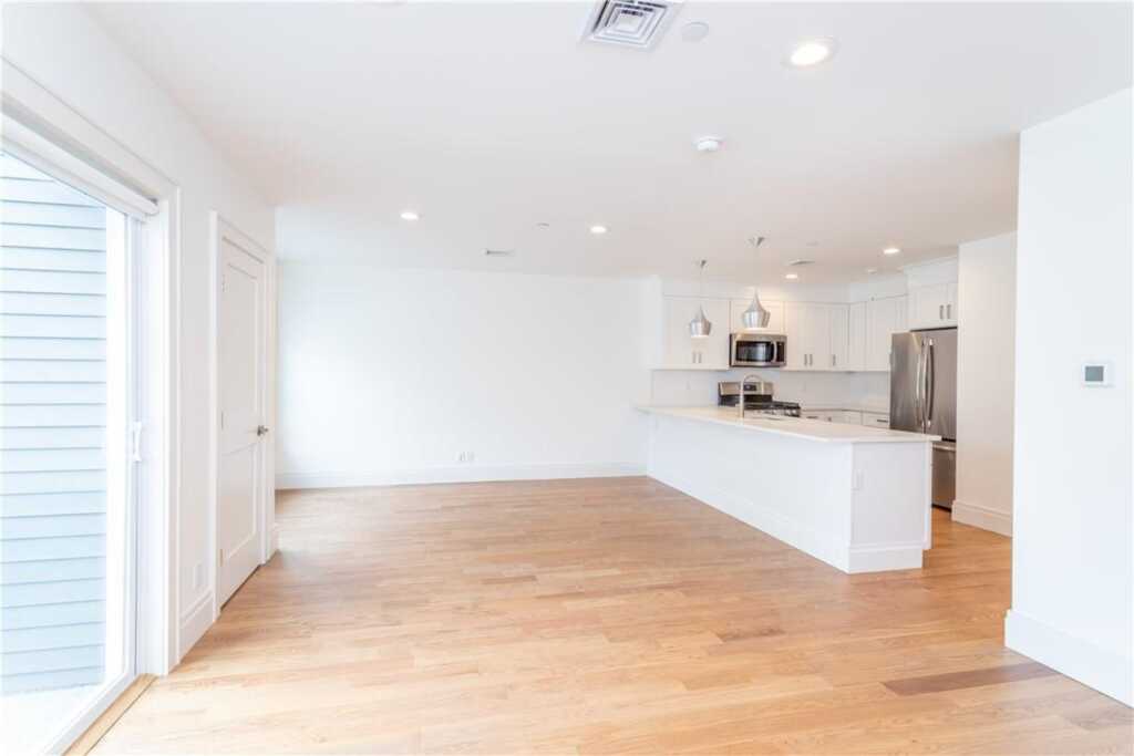 121 Fisher Avenue, Unit #6, White Plains, NY 10606 - Photo 4 of 23