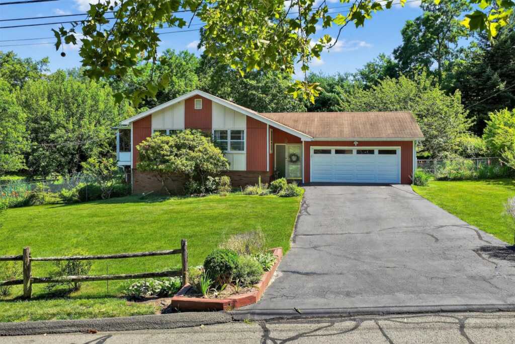 103 Locust Drive, Nyack, NY 10960 - Photo 2 of 37