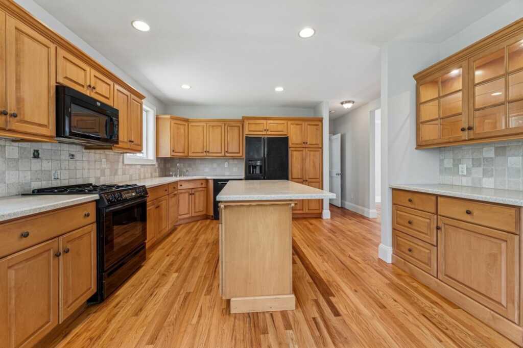 139 Castle Heights Avenue, Nyack, NY 10960 - Photo 17 of 37