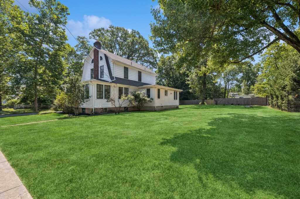 139 Castle Heights Avenue, Nyack, NY 10960 - Photo 2 of 37