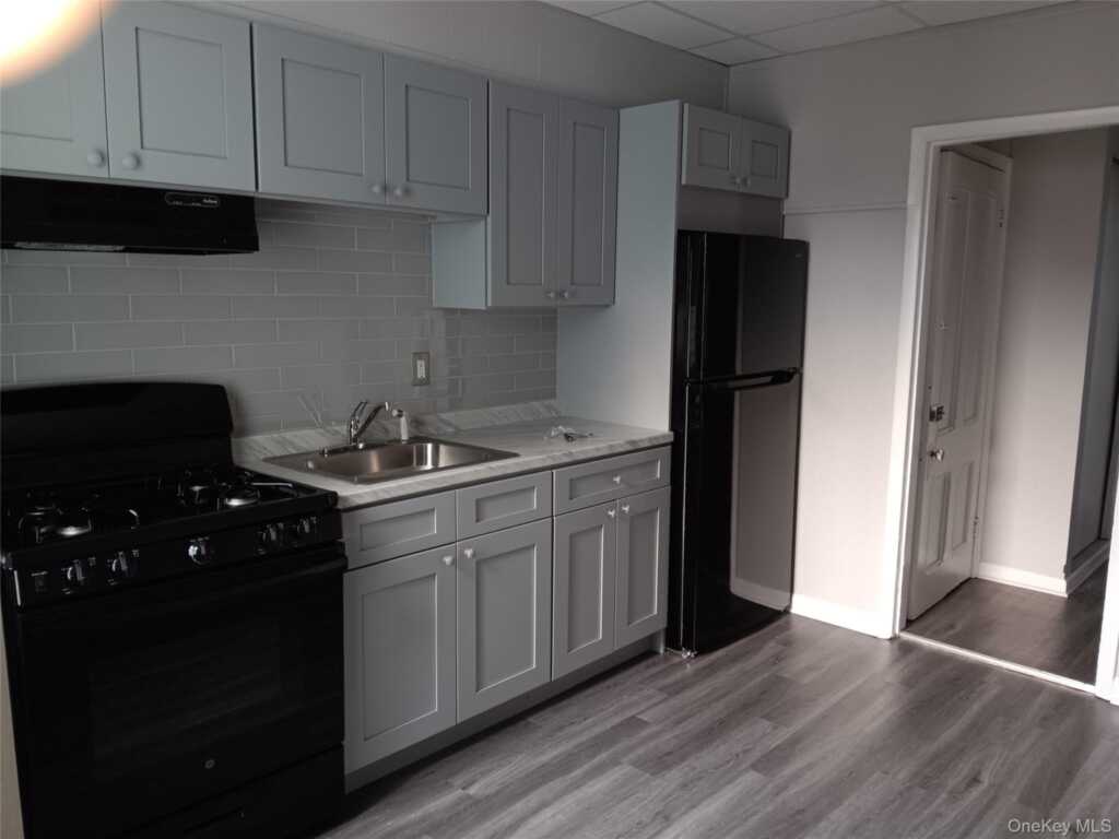 142 Smith Street, Unit #142 apt2, Rye, NY 10573 - Photo 2 of 10