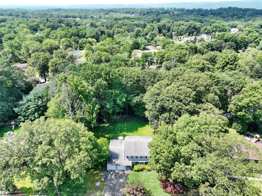 121 Smith Hill Road, Suffern, NY 10901 - Photo 2 of 35