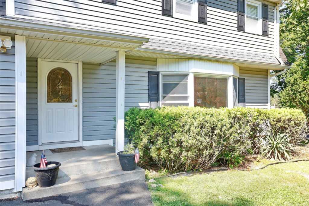 121 Smith Hill Road, Suffern, NY 10901 - Photo 3 of 35