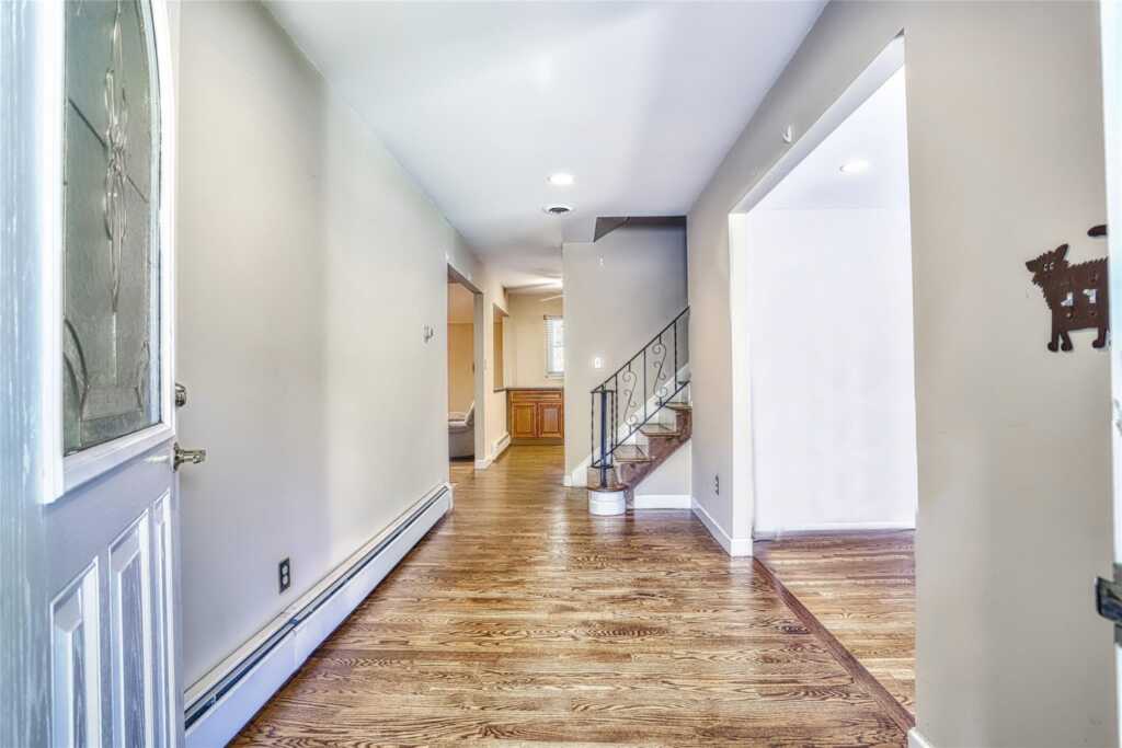 121 Smith Hill Road, Suffern, NY 10901 - Photo 4 of 35