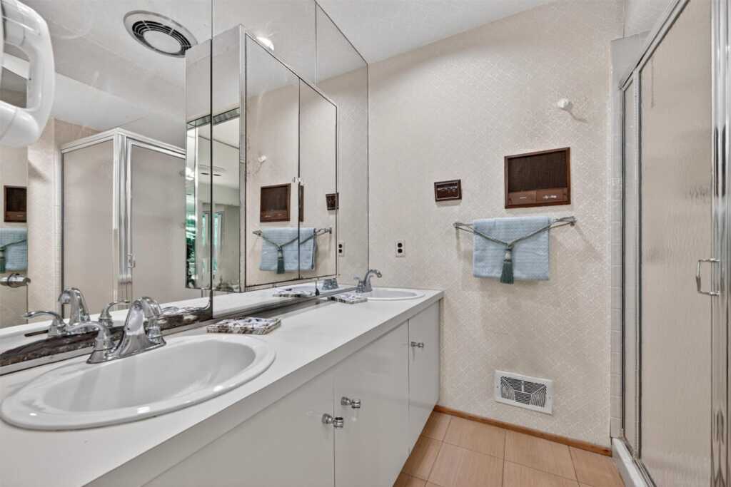 44 Woodhaven Drive, New City, NY 10956 - Photo 16 of 28