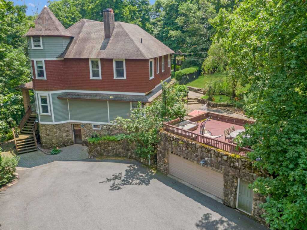 65 Rockledge Drive, Suffern, NY 10901 - Photo 2 of 48