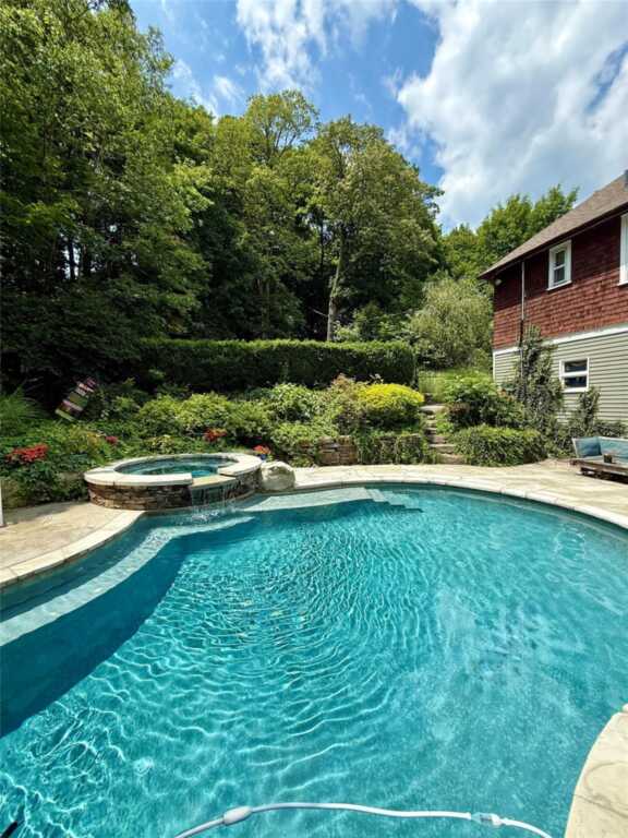 65 Rockledge Drive, Suffern, NY 10901 - Photo 4 of 48