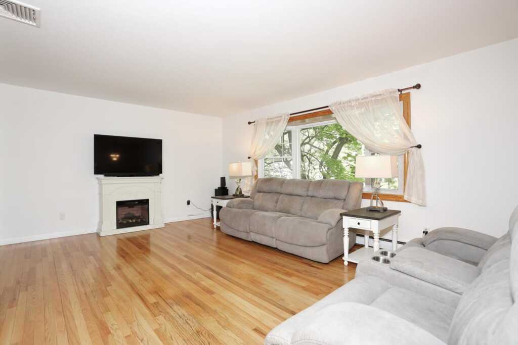 25 Augur Road, Suffern, NY 10901 - Photo 3 of 25