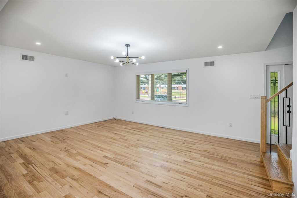 250 Blauvelt Road, Pearl River, NY 10965 - Photo 4 of 33