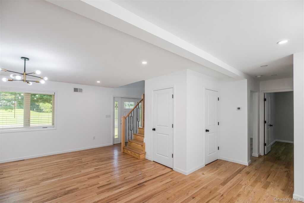 250 Blauvelt Road, Pearl River, NY 10965 - Photo 5 of 33