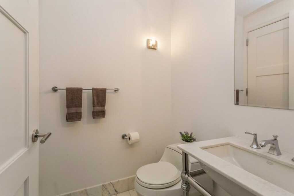 5 Renaissance Square, Unit #18B, White Plains, NY 10601 - Photo 15 of 16