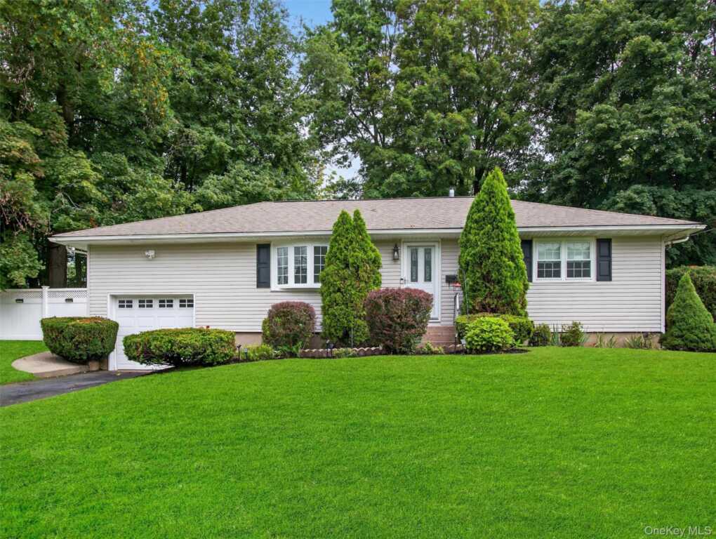 5 Tennyson Drive, Nanuet, NY 10954