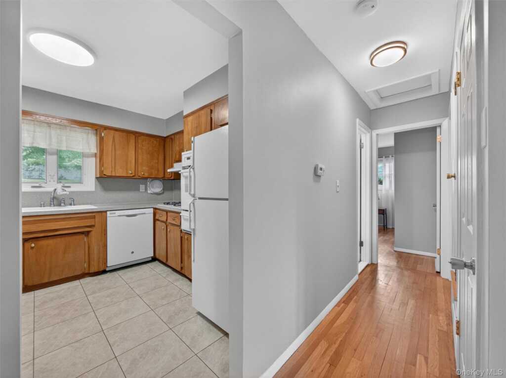 5 Tennyson Drive, Nanuet, NY 10954 - Photo 15 of 34