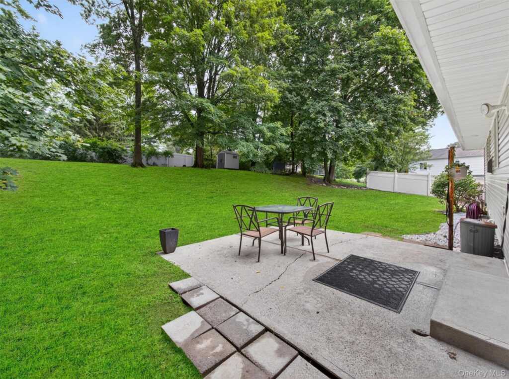 5 Tennyson Drive, Nanuet, NY 10954 - Photo 30 of 34
