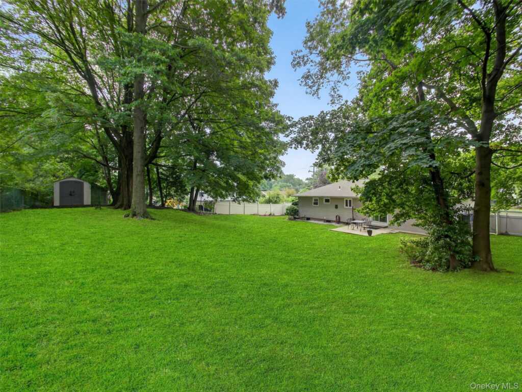 5 Tennyson Drive, Nanuet, NY 10954 - Photo 32 of 34