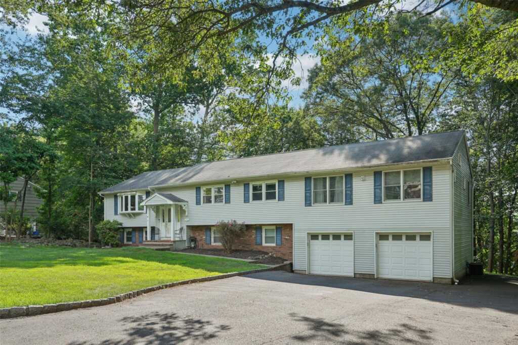 27A Claremont Lane, Suffern, NY 10901 - Photo 2 of 43