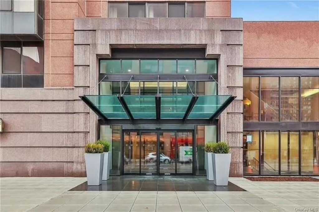 4 Martine Avenue, Unit #1121, White Plains, NY 10606