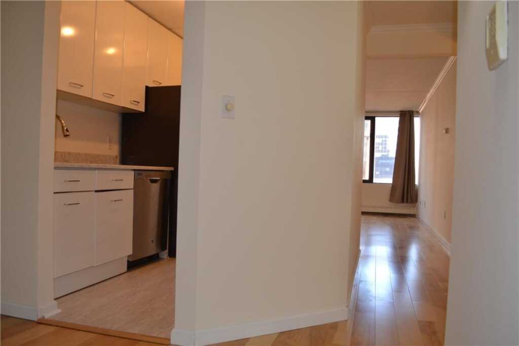 4 Martine Avenue, Unit #1121, White Plains, NY 10606 - Photo 11 of 29