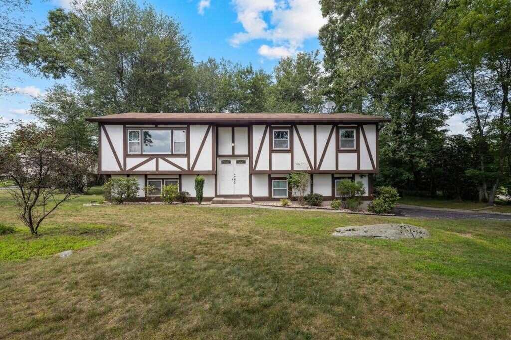 16 Green Bower Lane, New City, NY 10956